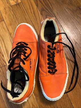Vans leather orange NASA special edition man’s sneakers in size 10, like new